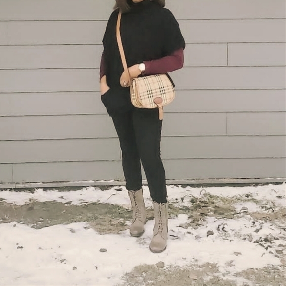 Beige/ tan lace up boots - Picture 6 of 7